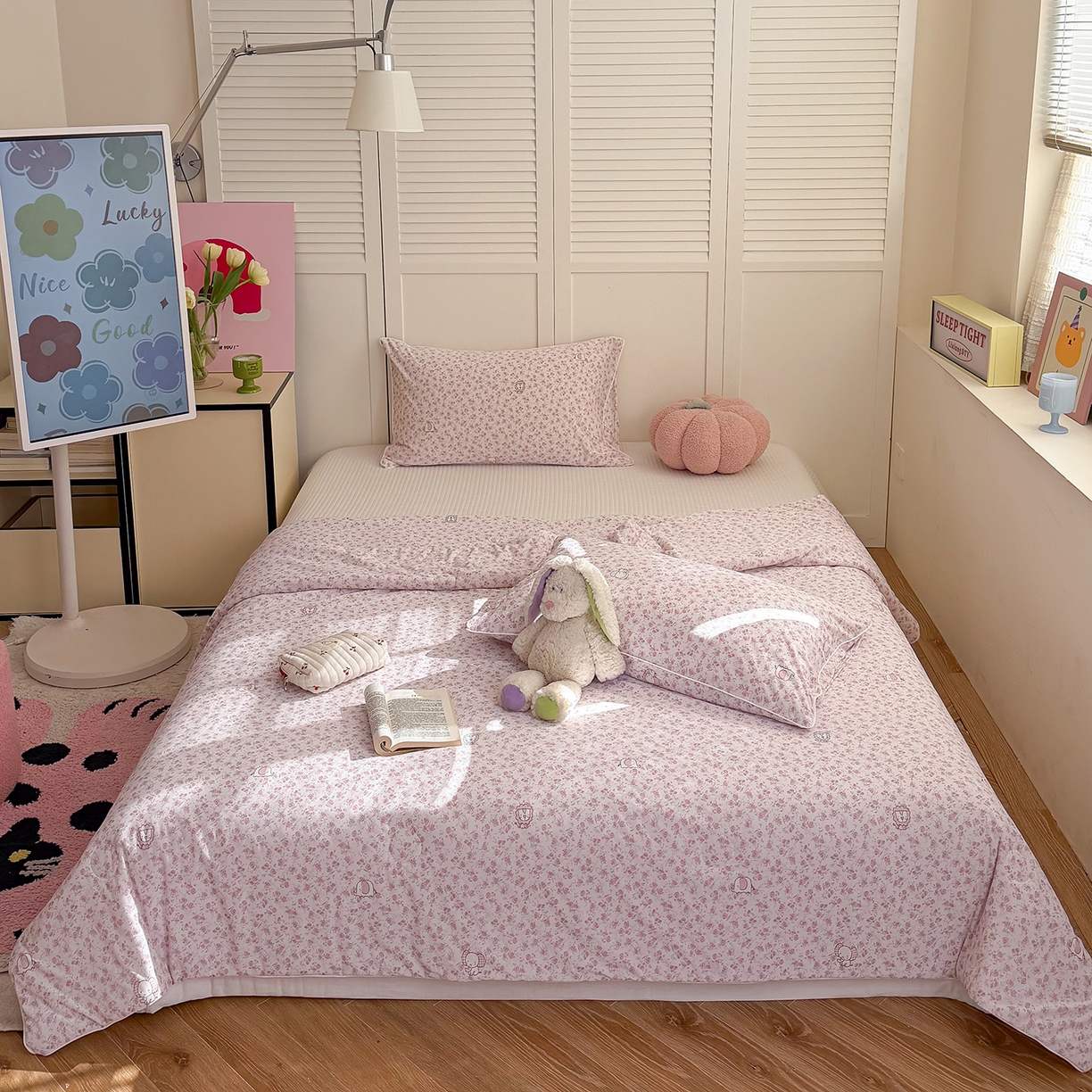 91家纺网 家纺一手货源 找家纺 金梦拉家纺 2026春夏新款锦氨凉感丝印花系列夏被空调被夏凉被 花丛里