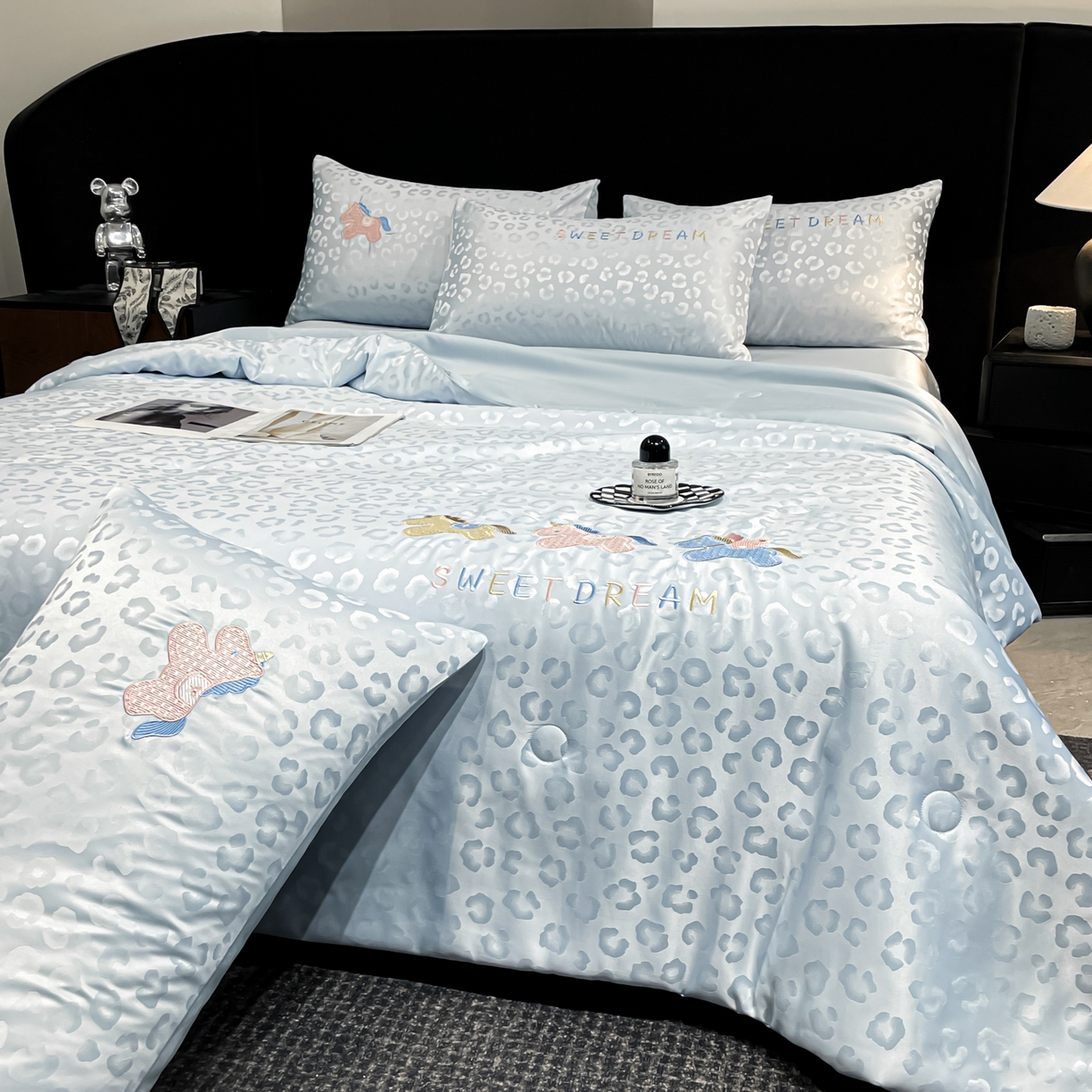 91家纺网 家纺一手货源 找家纺 （总）宇航家纺 2026新款轻奢天丝提花水洗真丝绣花夏被四件套-小马