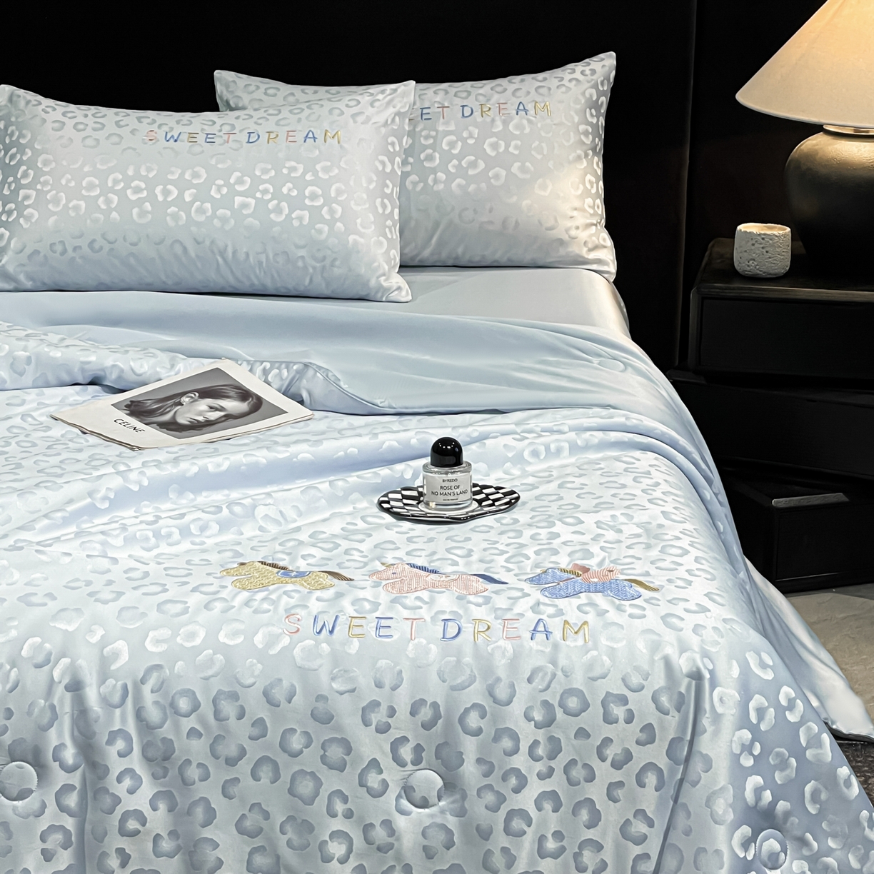 91家纺网 家纺一手货源 找家纺 （总）宇航家纺 2026新款轻奢天丝提花水洗真丝绣花夏被四件套-小马