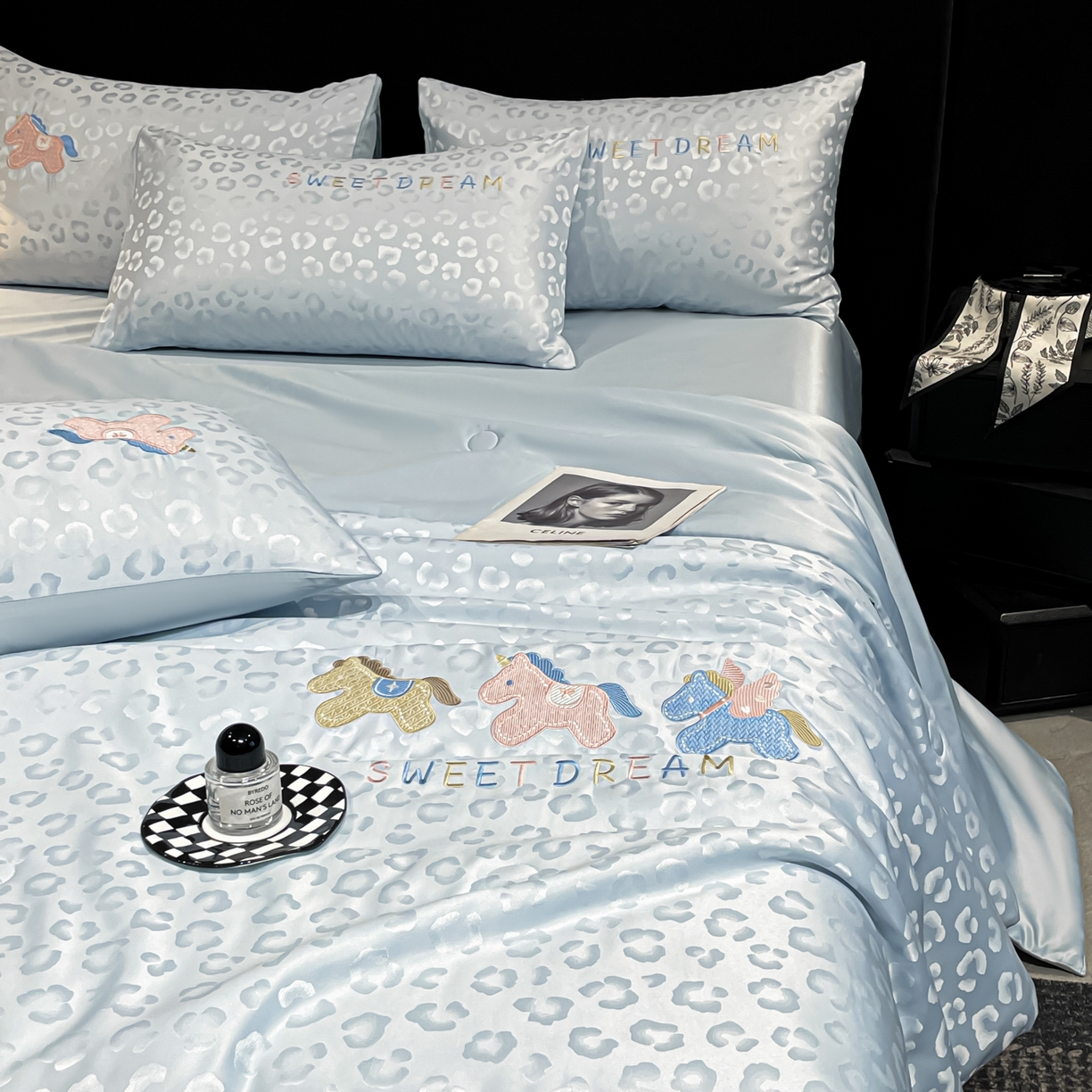 91家纺网 家纺一手货源 找家纺 （总）宇航家纺 2026新款轻奢天丝提花水洗真丝绣花夏被四件套-小马