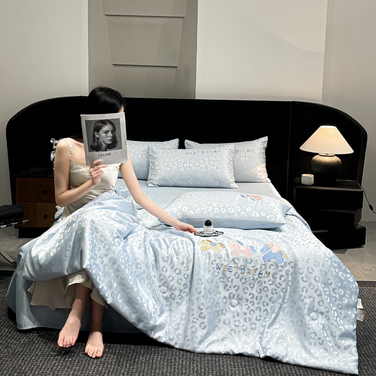 91家纺网 家纺一手货源 找家纺 （总）宇航家纺 2026新款轻奢天丝提花水洗真丝绣花夏被四件套-小马