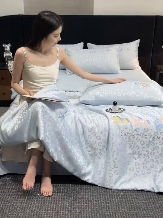 91家纺网 家纺一手货源 找家纺 （总）宇航家纺 2026新款轻奢天丝提花水洗真丝绣花夏被四件套-小马