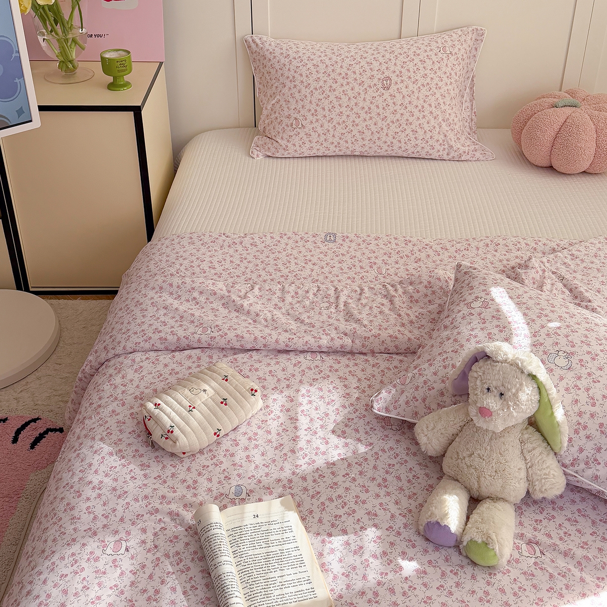 91家纺网 家纺一手货源 找家纺 金梦拉家纺 2026春夏新款锦氨凉感丝印花系列夏被空调被夏凉被 花丛里