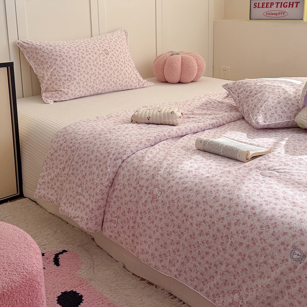 91家纺网 家纺一手货源 找家纺 金梦拉家纺 2026春夏新款锦氨凉感丝印花系列夏被空调被夏凉被 花丛里