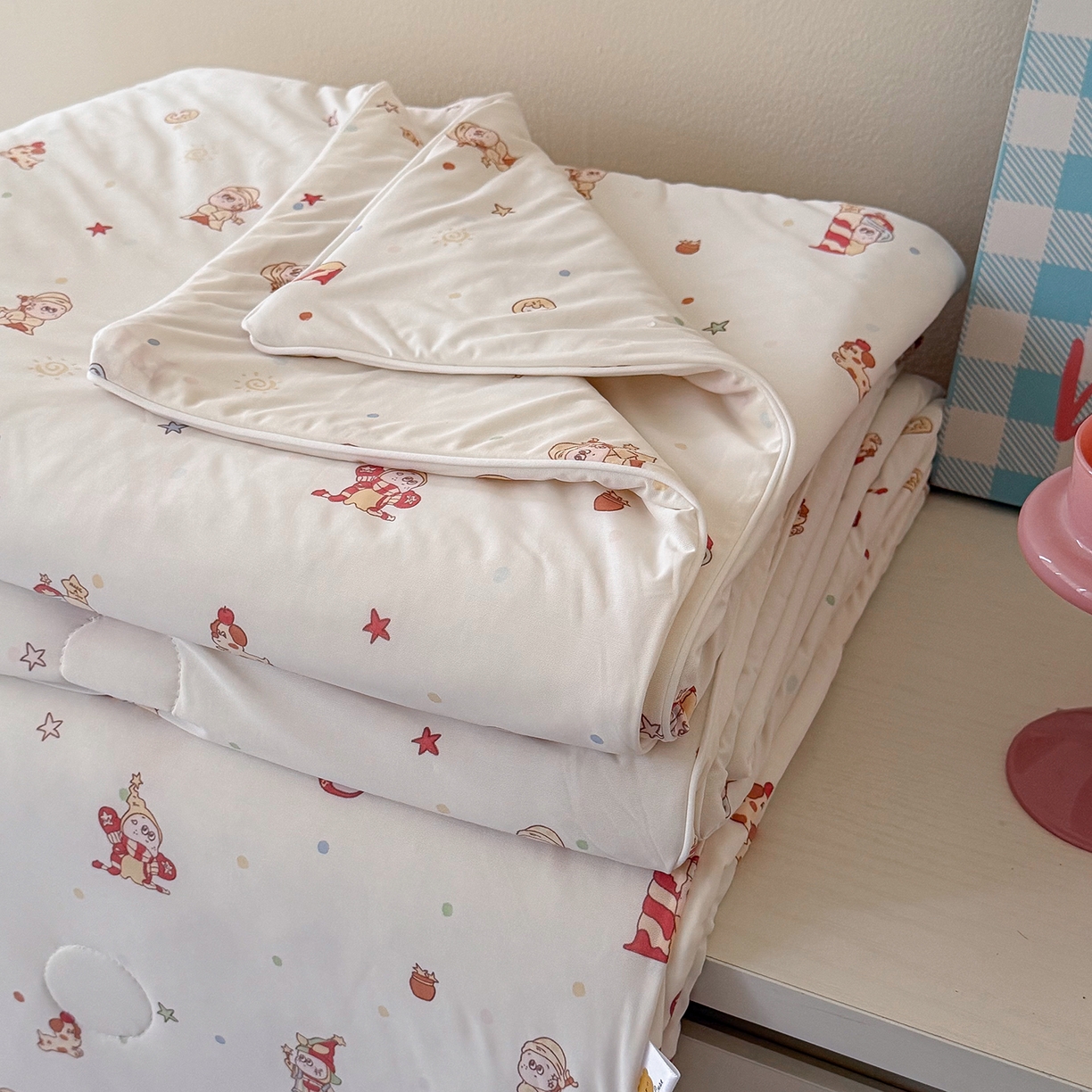 91家纺网 家纺一手货源 找家纺 金梦拉家纺 2026春夏新款锦氨凉感丝印花系列夏被空调被夏凉被 快乐星星