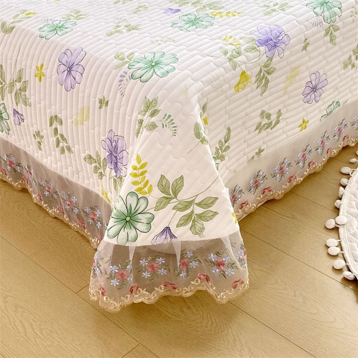 91家纺网 家纺一手货源 找家纺 欧妮家纺 2026新款全棉面料蕾丝花边夹棉绗缝床盖 全棉蕾丝款床盖-柔风铃兰花瓣