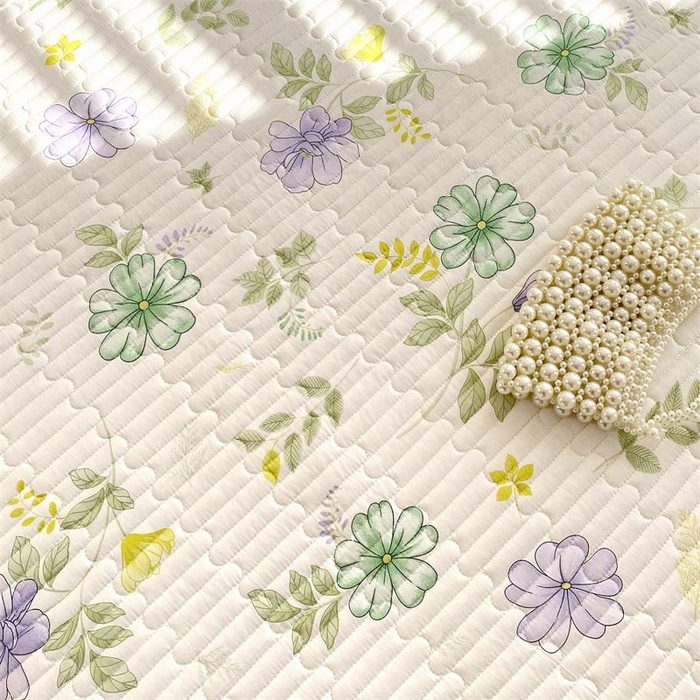 91家纺网 家纺一手货源 找家纺 欧妮家纺 2026新款全棉面料蕾丝花边夹棉绗缝床盖 全棉蕾丝款床盖-柔风铃兰花瓣