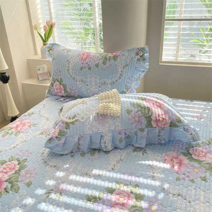 91家纺网 家纺一手货源 找家纺 欧妮家纺 2026新款全棉面料蕾丝花边夹棉绗缝床盖 全棉蕾丝款床盖-诺曼底庄园蓝