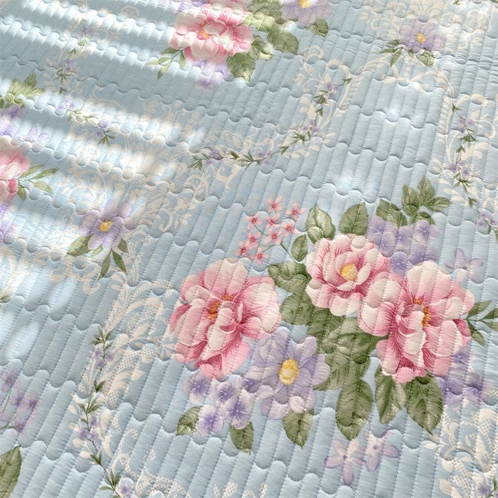 91家纺网 家纺一手货源 找家纺 欧妮家纺 2026新款全棉面料蕾丝花边夹棉绗缝床盖 全棉蕾丝款床盖-诺曼底庄园蓝