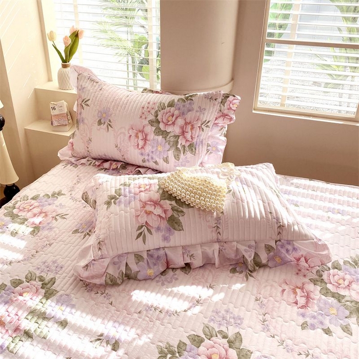 91家纺网 家纺一手货源 找家纺 欧妮家纺 2026新款全棉面料蕾丝花边夹棉绗缝床盖 全棉蕾丝款床盖-宫廷庄园粉