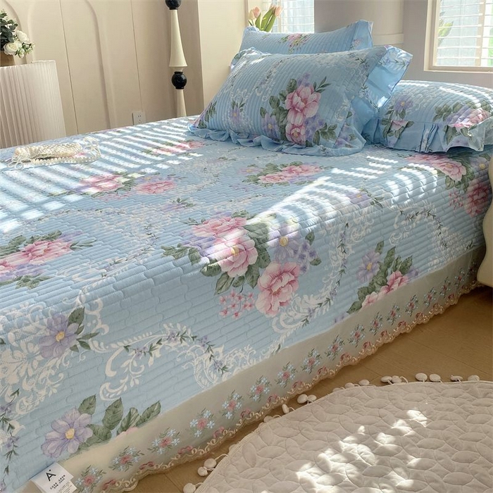 91家纺网 家纺一手货源 找家纺 欧妮家纺 2026新款全棉面料蕾丝花边夹棉绗缝床盖 全棉蕾丝款床盖-诺曼底庄园蓝