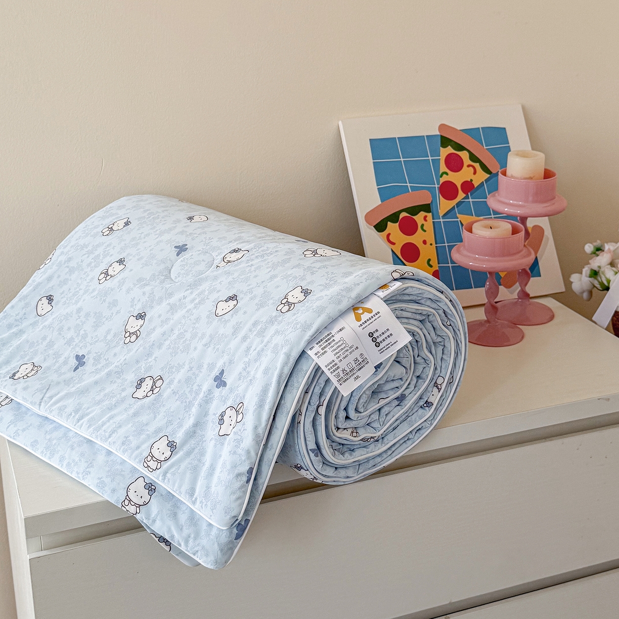 91家纺网 家纺一手货源 找家纺 金梦拉家纺 2026春夏新款锦氨凉感丝印花系列夏被空调被夏凉被 蓝调凯蒂