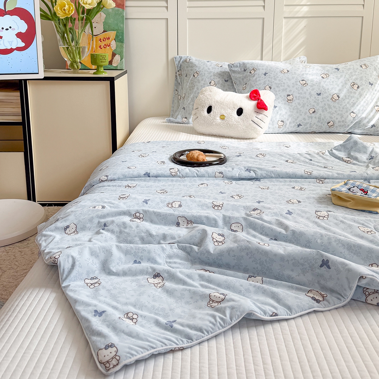 91家纺网 家纺一手货源 找家纺 金梦拉家纺 2026春夏新款锦氨凉感丝印花系列夏被空调被夏凉被 蓝调凯蒂