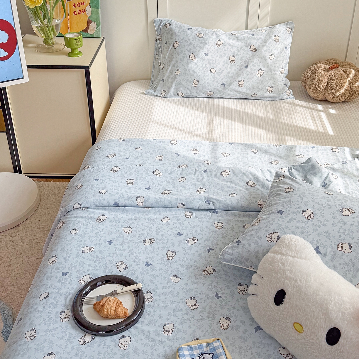 91家纺网 家纺一手货源 找家纺 金梦拉家纺 2026春夏新款锦氨凉感丝印花系列夏被空调被夏凉被 蓝调凯蒂