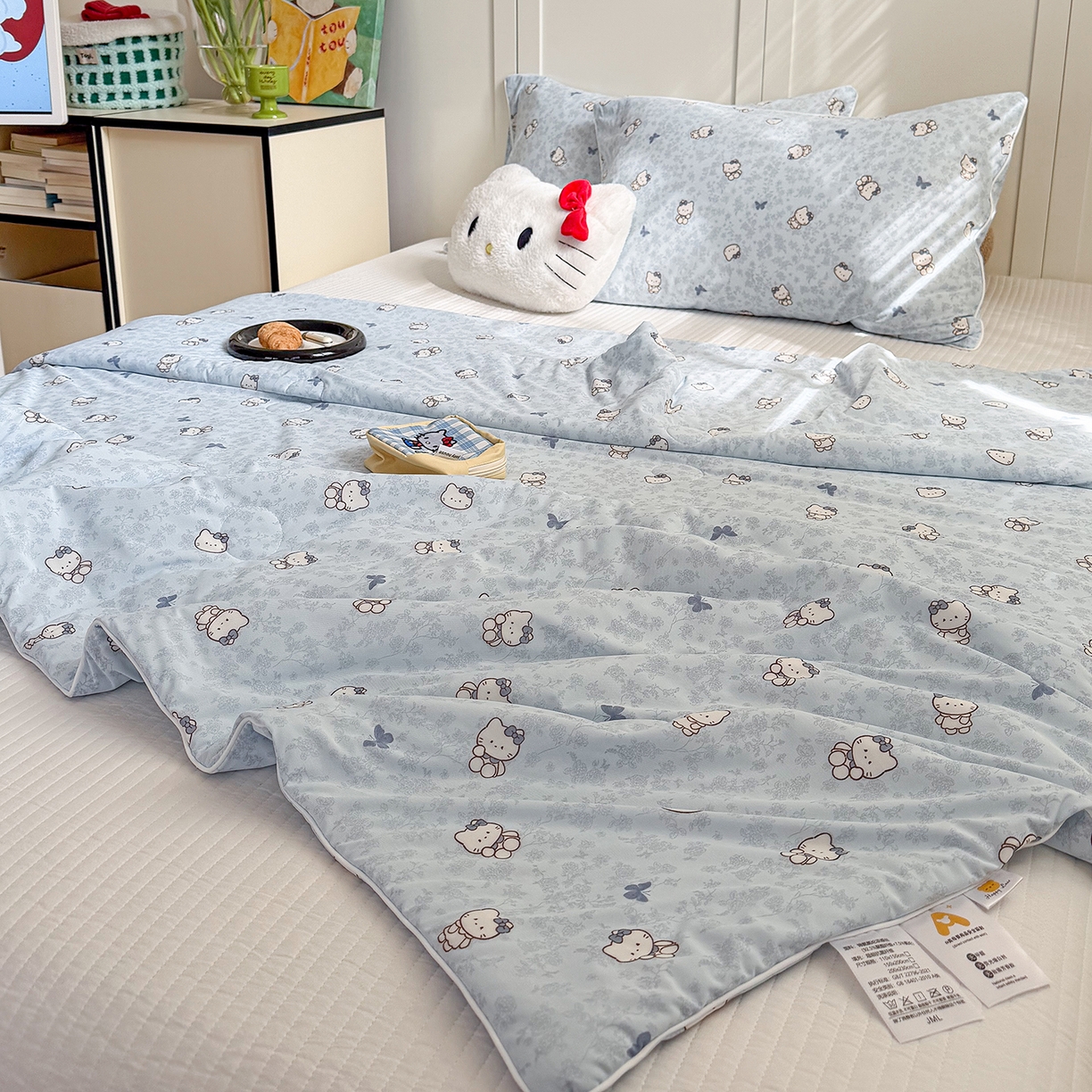 91家纺网 家纺一手货源 找家纺 金梦拉家纺 2026春夏新款锦氨凉感丝印花系列夏被空调被夏凉被 蓝调凯蒂