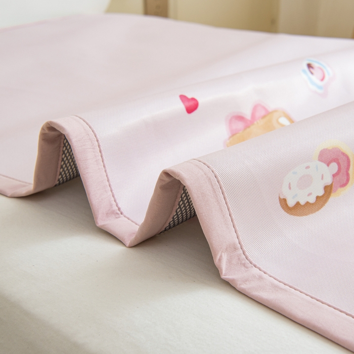 91家纺网 家纺一手货源 找家纺 鱼宝 2026新款卡通儿童大版数码印花冰丝席子凉席 蛋糕小兔