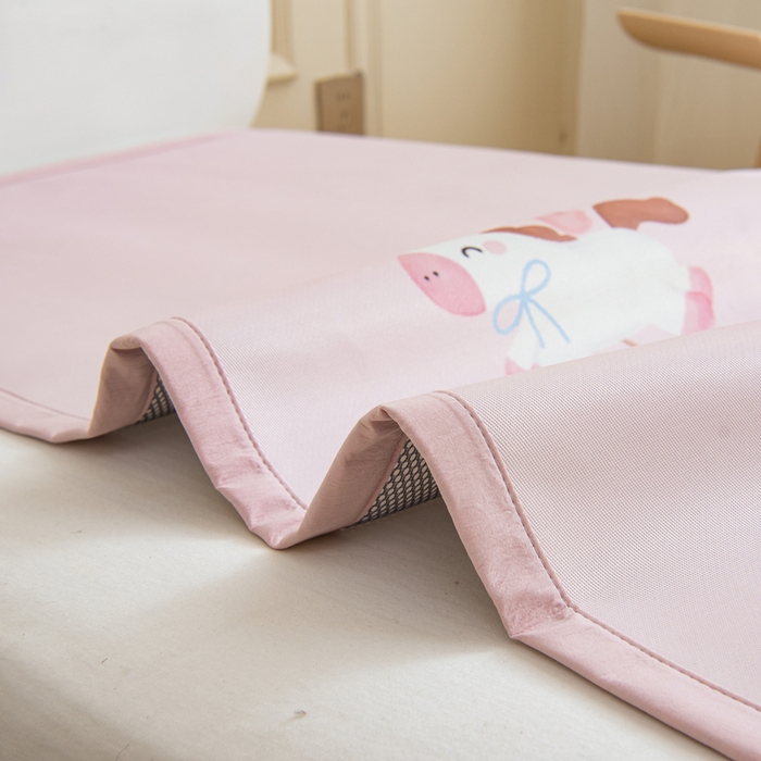 91家纺网 家纺一手货源 找家纺 鱼宝 2026新款卡通儿童大版数码印花冰丝席子凉席 风筝女孩