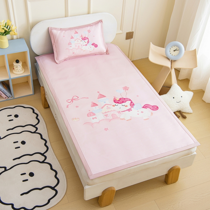 91家纺网 家纺一手货源 找家纺 鱼宝 2026新款卡通儿童大版数码印花冰丝席子凉席 梦幻城堡