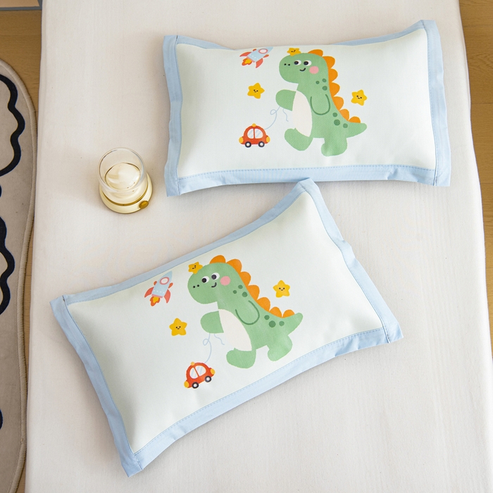 91家纺网 家纺一手货源 找家纺 鱼宝 2026新款卡通儿童大版数码印花冰丝席子凉席 火箭恐龙