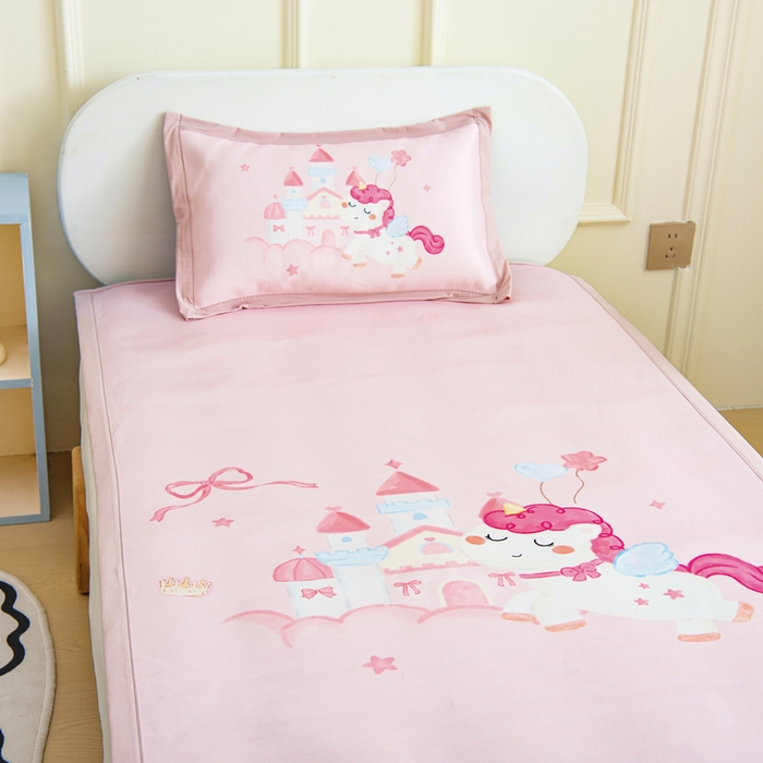 91家纺网 家纺一手货源 找家纺 鱼宝 2026新款卡通儿童大版数码印花冰丝席子凉席 梦幻城堡