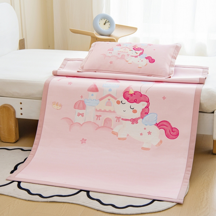 91家纺网 家纺一手货源 找家纺 鱼宝 2026新款卡通儿童大版数码印花冰丝席子凉席 梦幻城堡