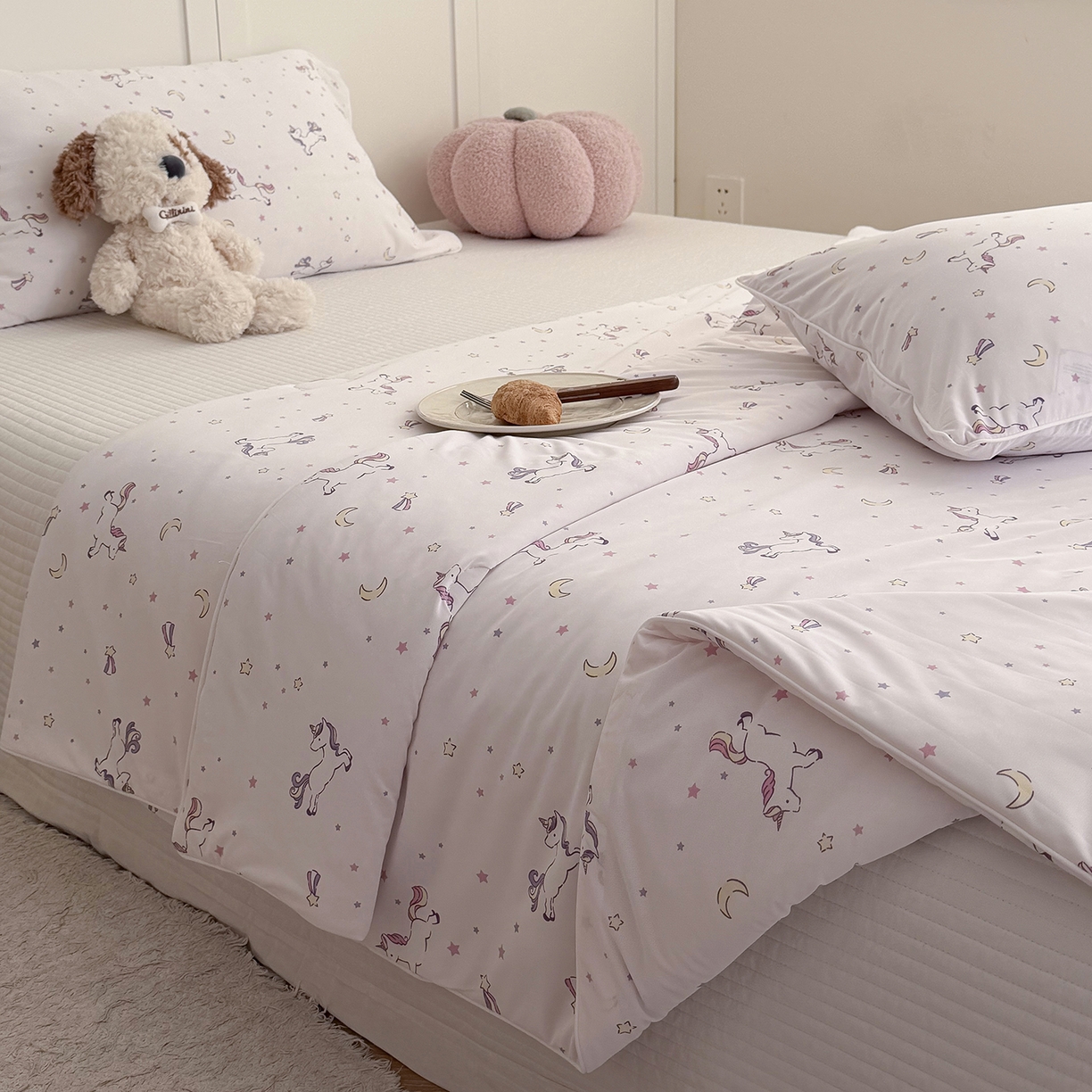 91家纺网 家纺一手货源 找家纺 金梦拉家纺 2026春夏新款锦氨凉感丝印花系列夏被空调被夏凉被 梦幻独角兽