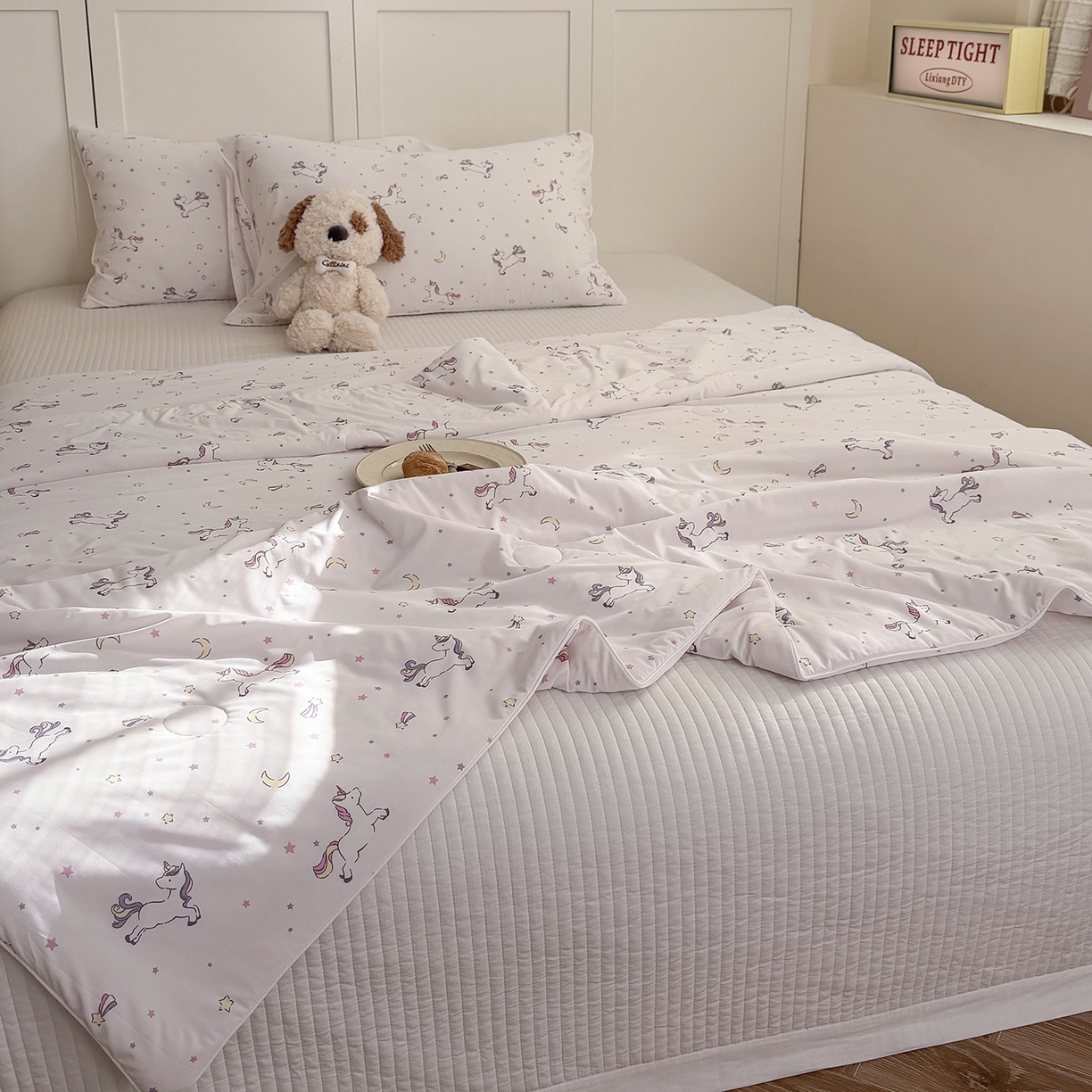 91家纺网 家纺一手货源 找家纺 金梦拉家纺 2026春夏新款锦氨凉感丝印花系列夏被空调被夏凉被 梦幻独角兽