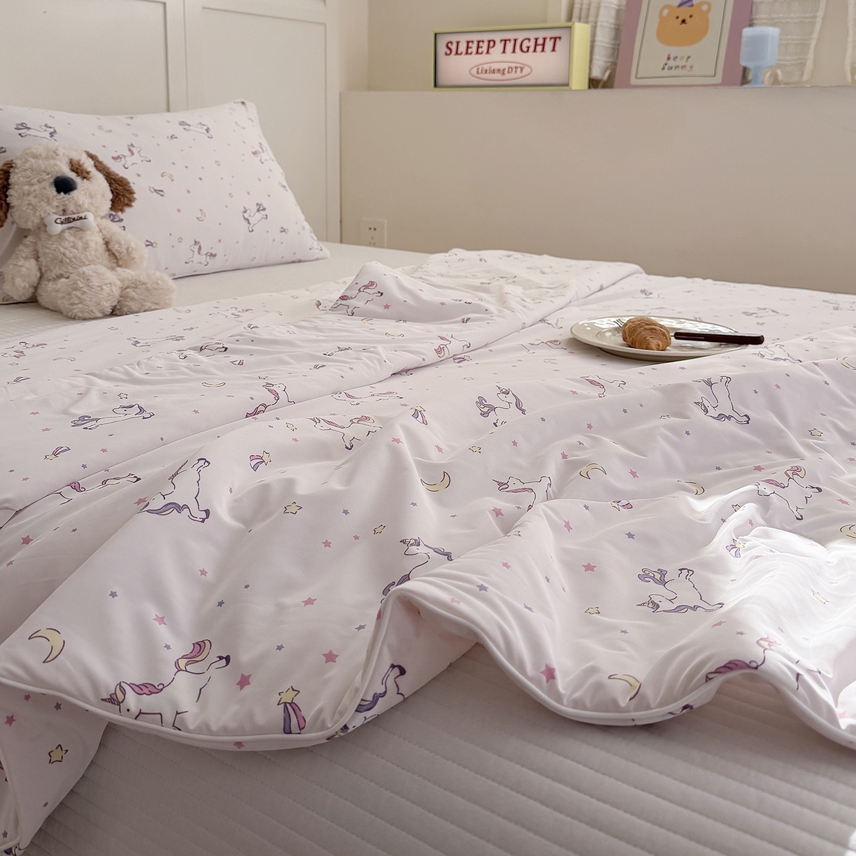 91家纺网 家纺一手货源 找家纺 金梦拉家纺 2026春夏新款锦氨凉感丝印花系列夏被空调被夏凉被 梦幻独角兽