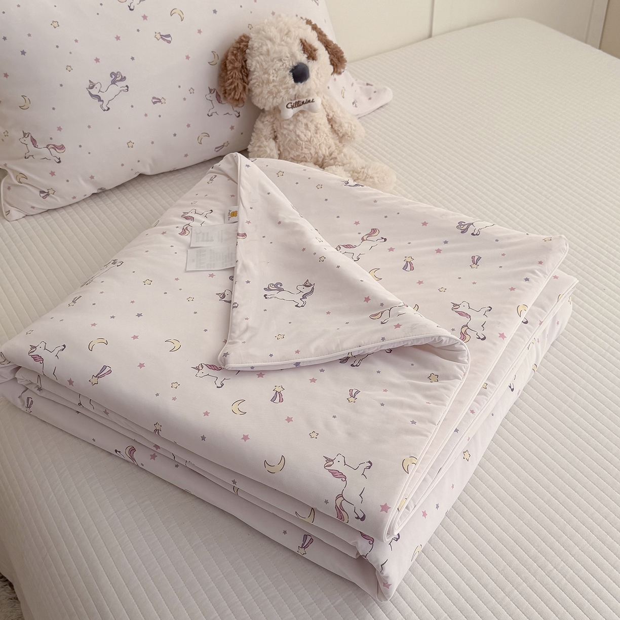 91家纺网 家纺一手货源 找家纺 金梦拉家纺 2026春夏新款锦氨凉感丝印花系列夏被空调被夏凉被 梦幻独角兽