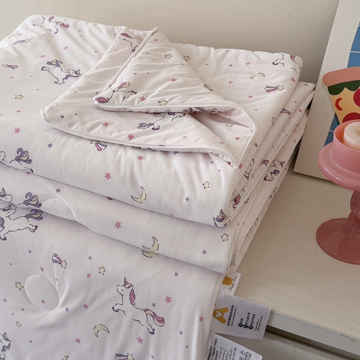 91家纺网 家纺一手货源 找家纺 金梦拉家纺 2026春夏新款锦氨凉感丝印花系列夏被空调被夏凉被 梦幻独角兽