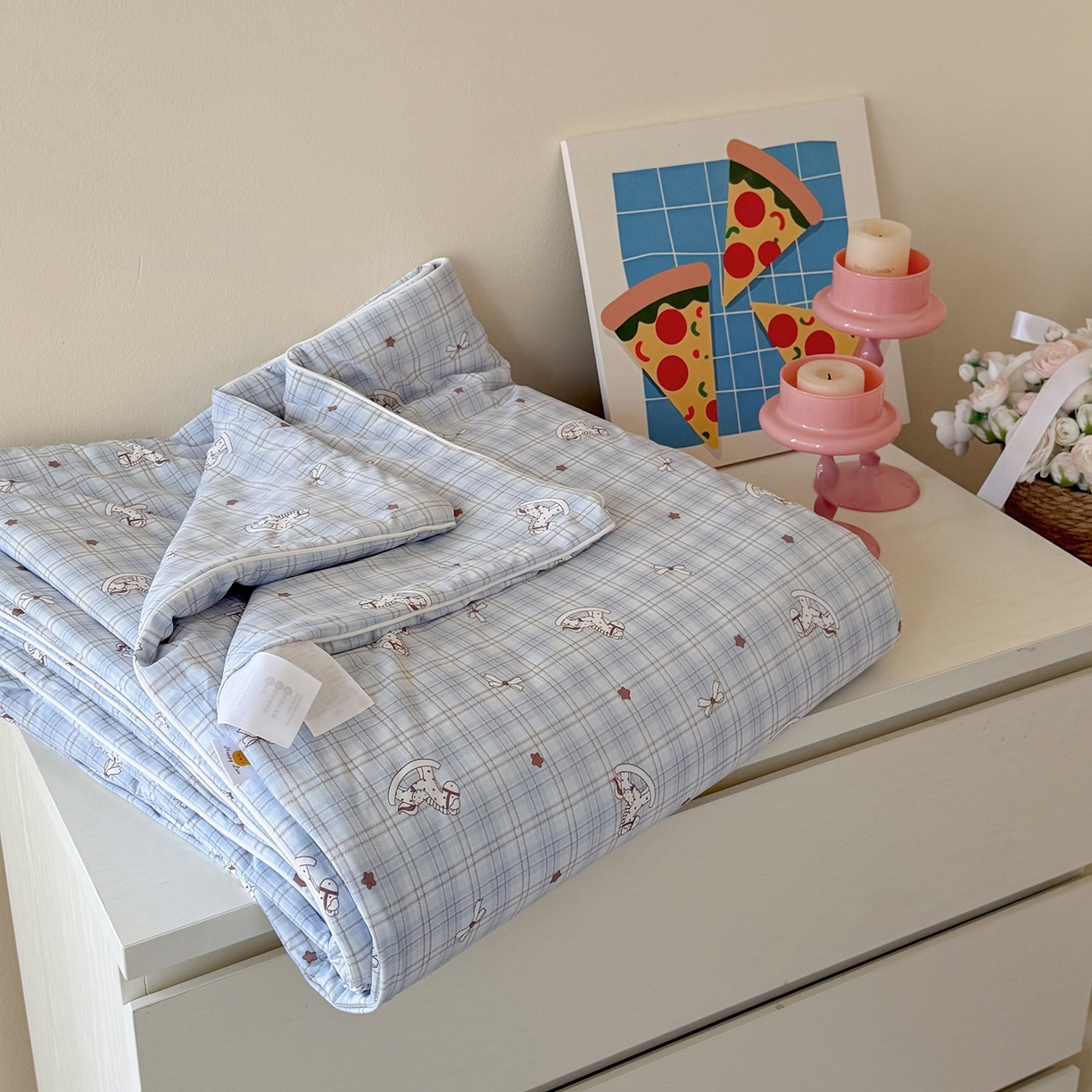 91家纺网 家纺一手货源 找家纺 金梦拉家纺 2026春夏新款锦氨凉感丝印花系列夏被空调被夏凉被 木马蓝