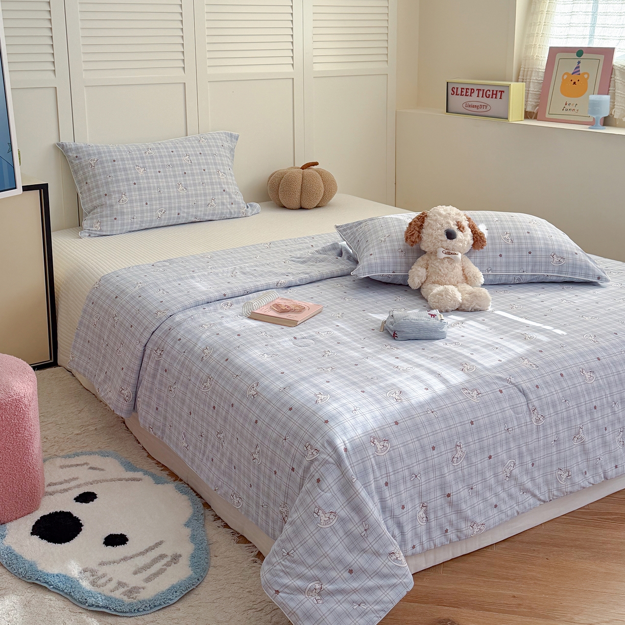 91家纺网 家纺一手货源 找家纺 金梦拉家纺 2026春夏新款锦氨凉感丝印花系列夏被空调被夏凉被 木马蓝