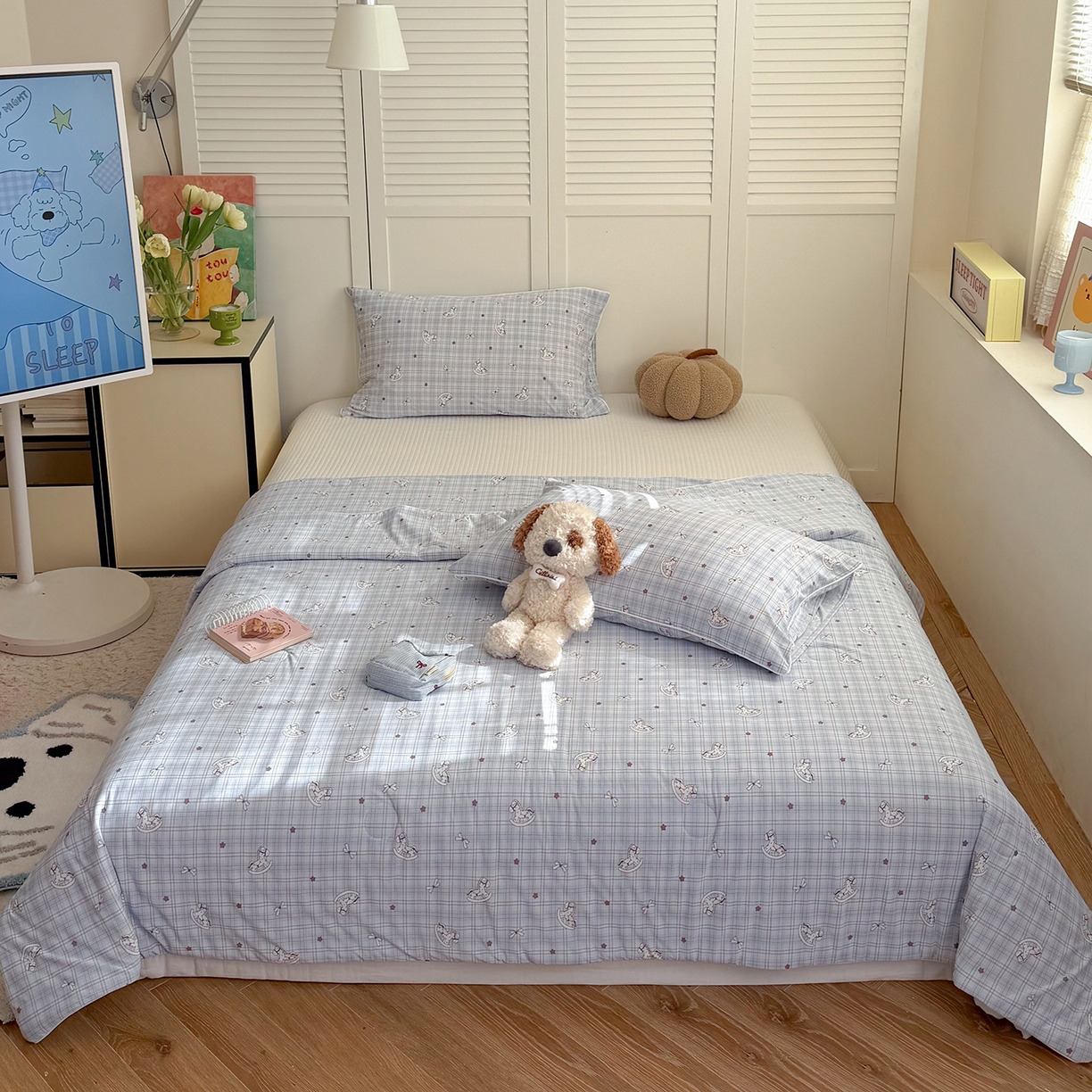 91家纺网 家纺一手货源 找家纺 金梦拉家纺 2026春夏新款锦氨凉感丝印花系列夏被空调被夏凉被 木马蓝