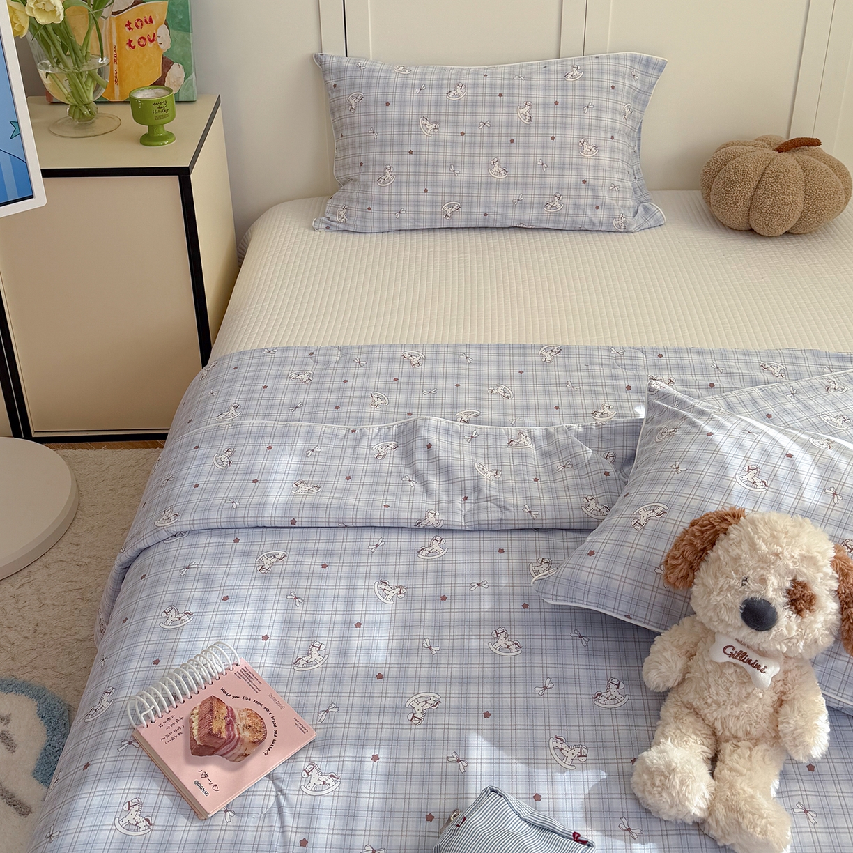 91家纺网 家纺一手货源 找家纺 金梦拉家纺 2026春夏新款锦氨凉感丝印花系列夏被空调被夏凉被 木马蓝