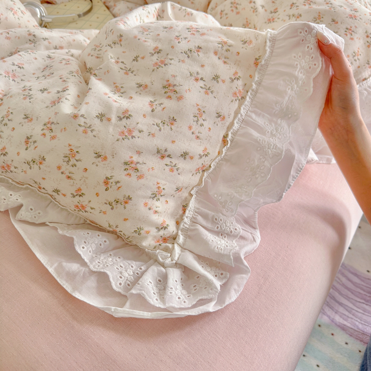 91家纺网 家纺一手货源 找家纺 锦彩家居 2026新款A类全棉纯棉双层纱韩式花边小清新三件套四件套INS小红书-月下花町系列（提供买家秀） 樱花落雨