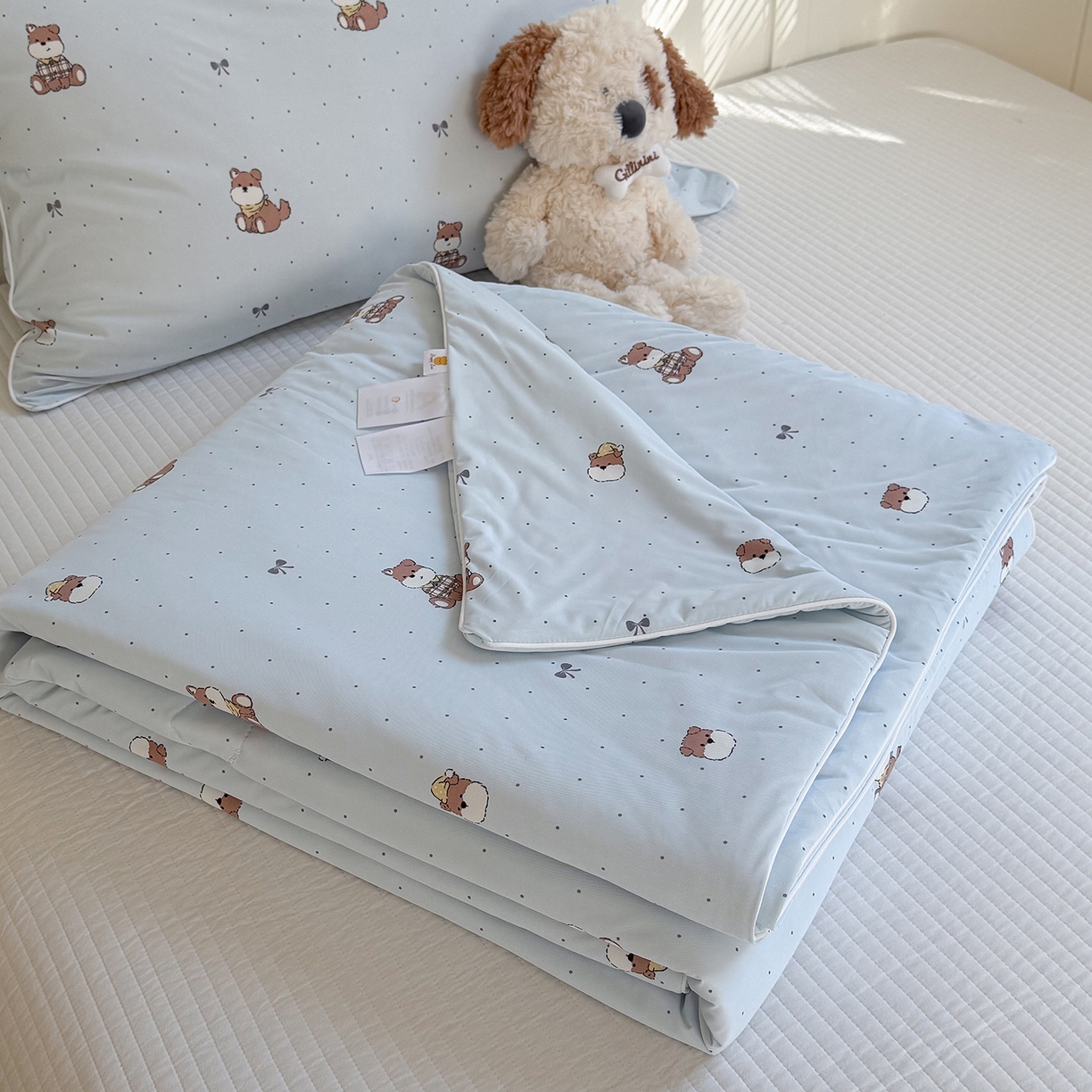 91家纺网 家纺一手货源 找家纺 金梦拉家纺 2026春夏新款锦氨凉感丝印花系列夏被空调被夏凉被 奶蓝小狗