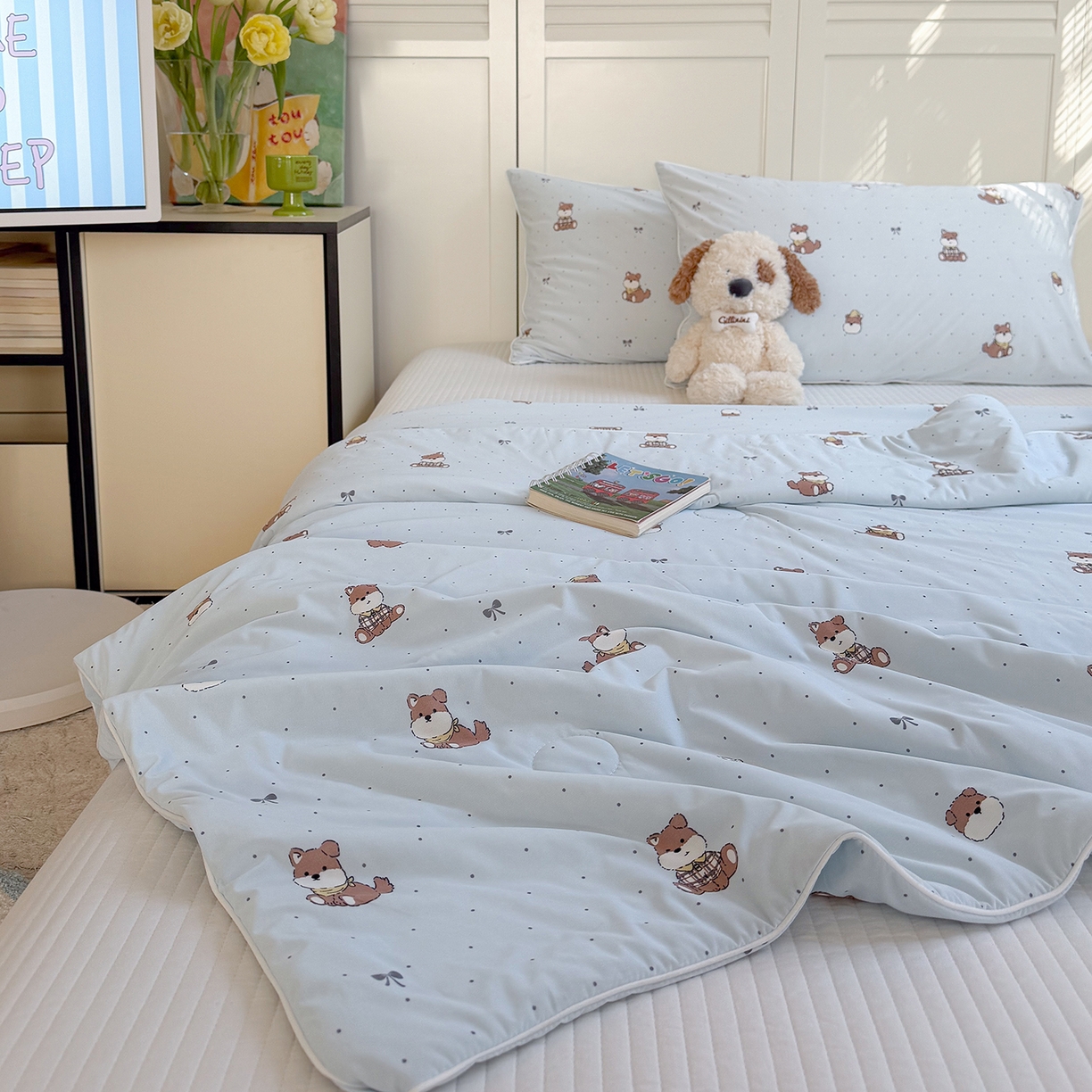 91家纺网 家纺一手货源 找家纺 金梦拉家纺 2026春夏新款锦氨凉感丝印花系列夏被空调被夏凉被 奶蓝小狗