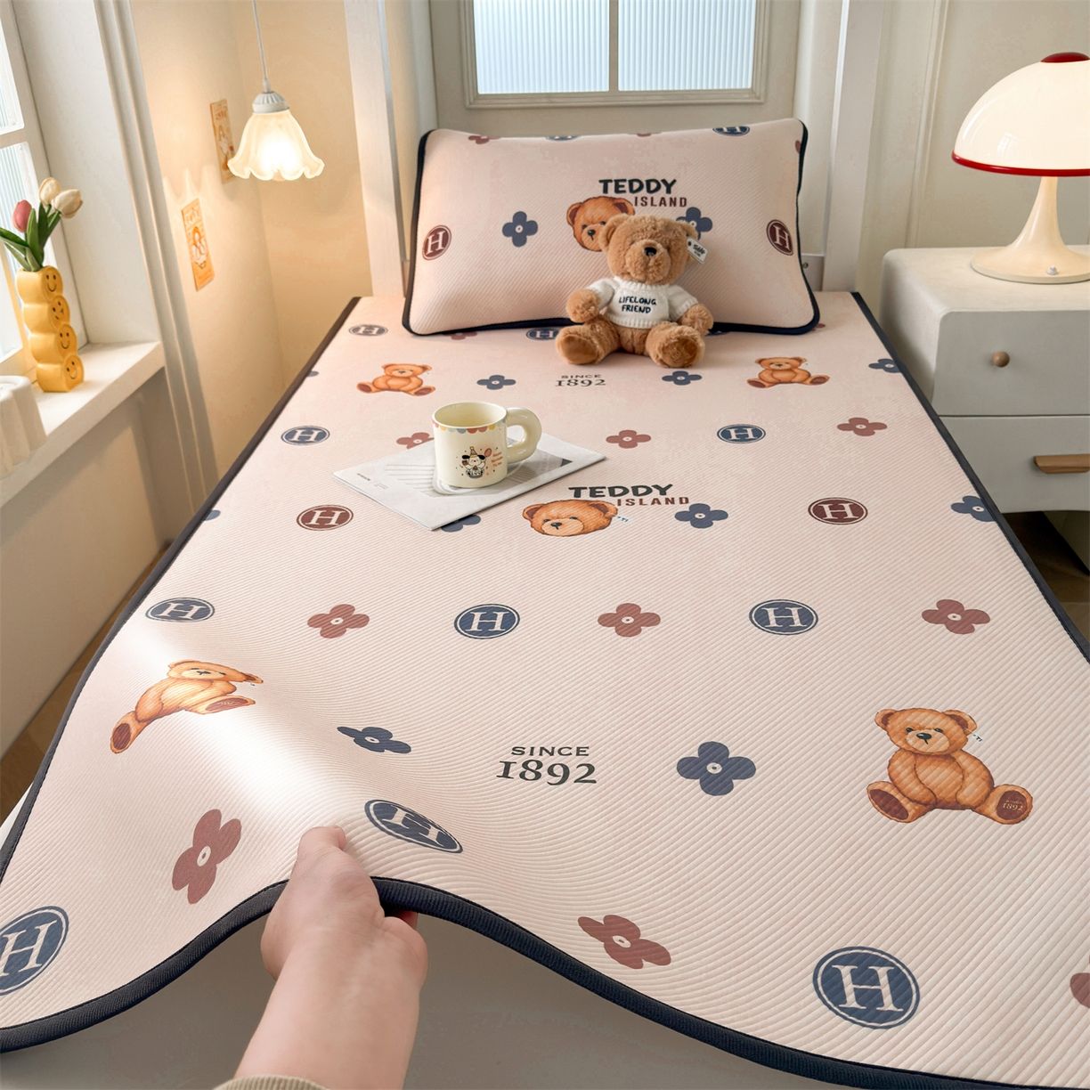 91家纺网 家纺一手货源 找家纺 （总）源舍家纺 2026新款泰迪爱兰系列（正版授权）A类三明治复合印花斜纹豆豆软凉席学生床