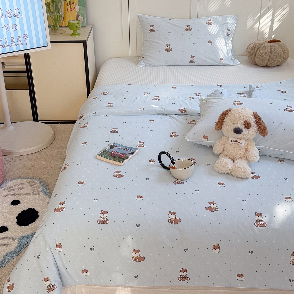 91家纺网 家纺一手货源 找家纺 金梦拉家纺 2026春夏新款锦氨凉感丝印花系列夏被空调被夏凉被 奶蓝小狗