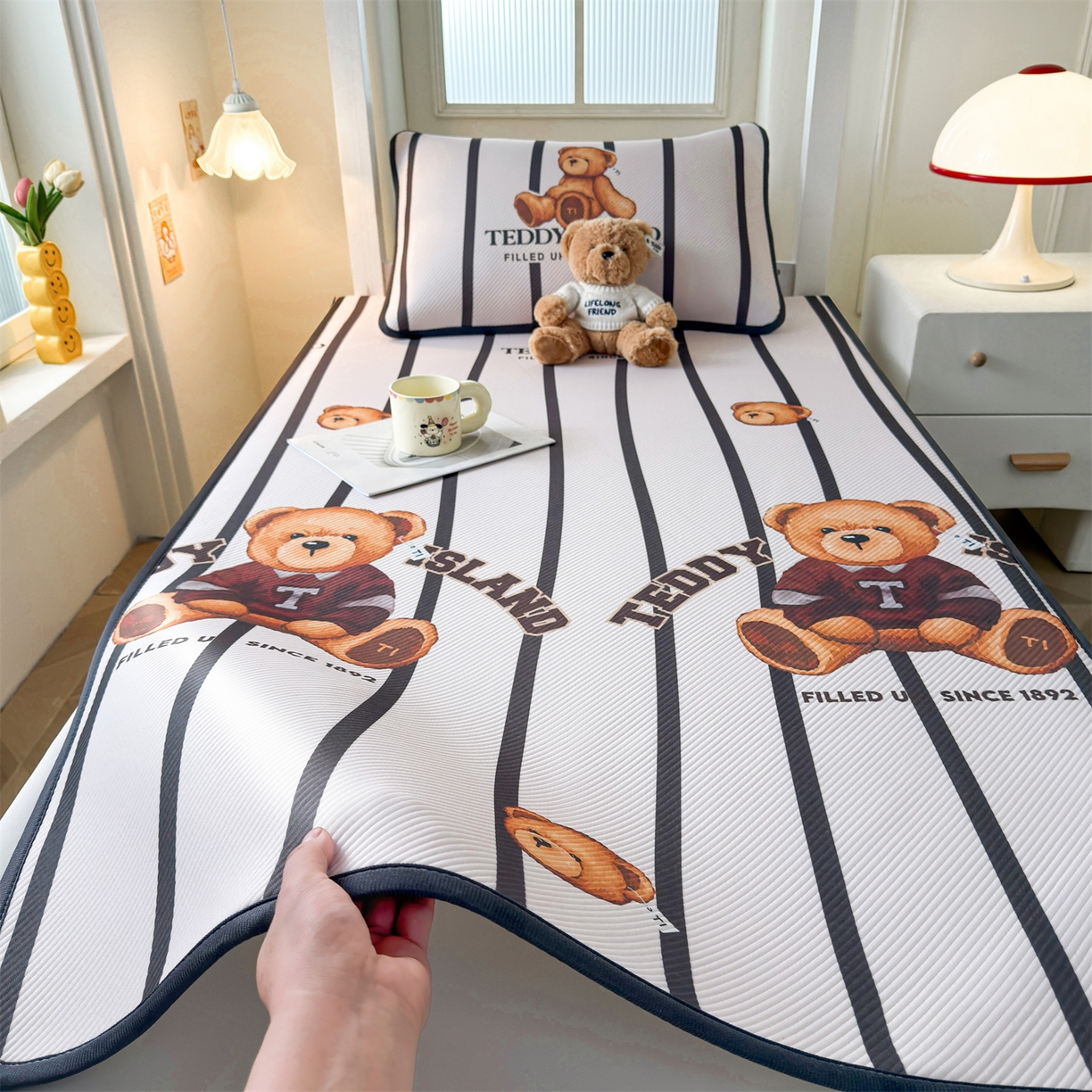 91家纺网 家纺一手货源 找家纺 （总）源舍家纺 2026新款泰迪爱兰系列（正版授权）A类三明治复合印花斜纹豆豆软凉席学生床