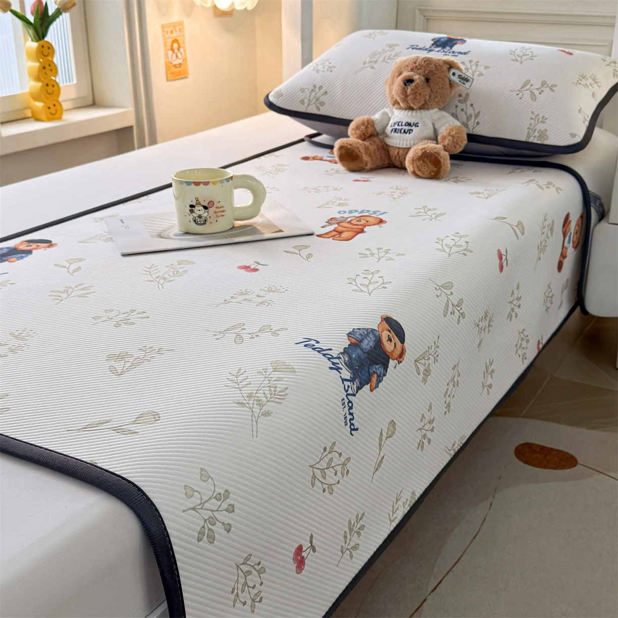 91家纺网 家纺一手货源 找家纺 源舍家纺 2026新款泰迪爱兰系列（正版授权）A类三明治复合印花斜纹豆豆软凉席学生床 泰迪樱桃