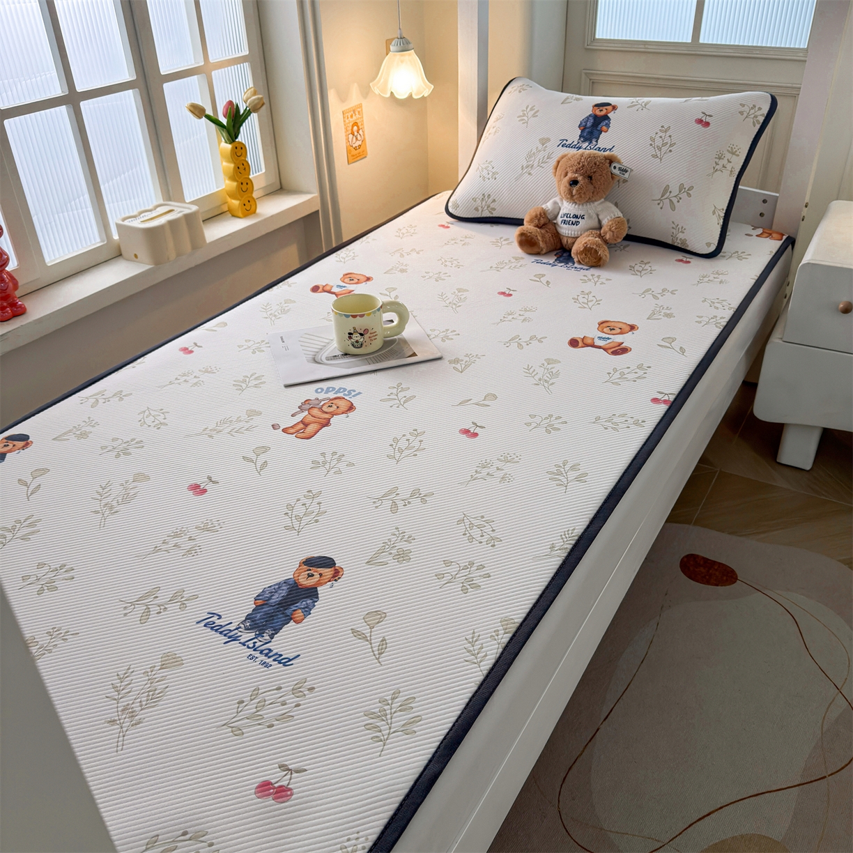 91家纺网 家纺一手货源 找家纺 源舍家纺 2026新款泰迪爱兰系列（正版授权）A类三明治复合印花斜纹豆豆软凉席学生床 泰迪樱桃