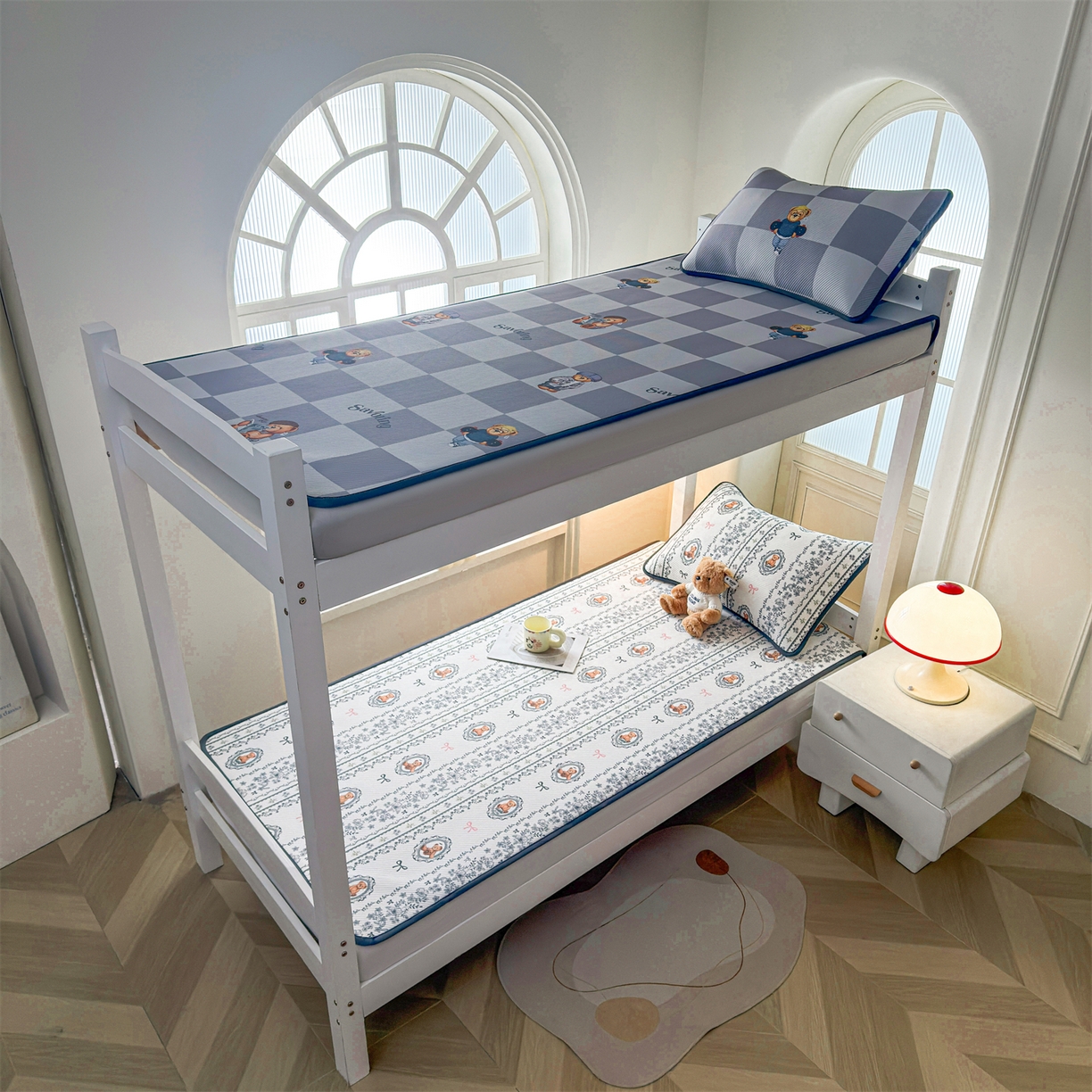 91家纺网 家纺一手货源 找家纺 源舍家纺 2026新款泰迪爱兰系列（正版授权）A类三明治复合印花斜纹豆豆软凉席学生床 泰迪花镜