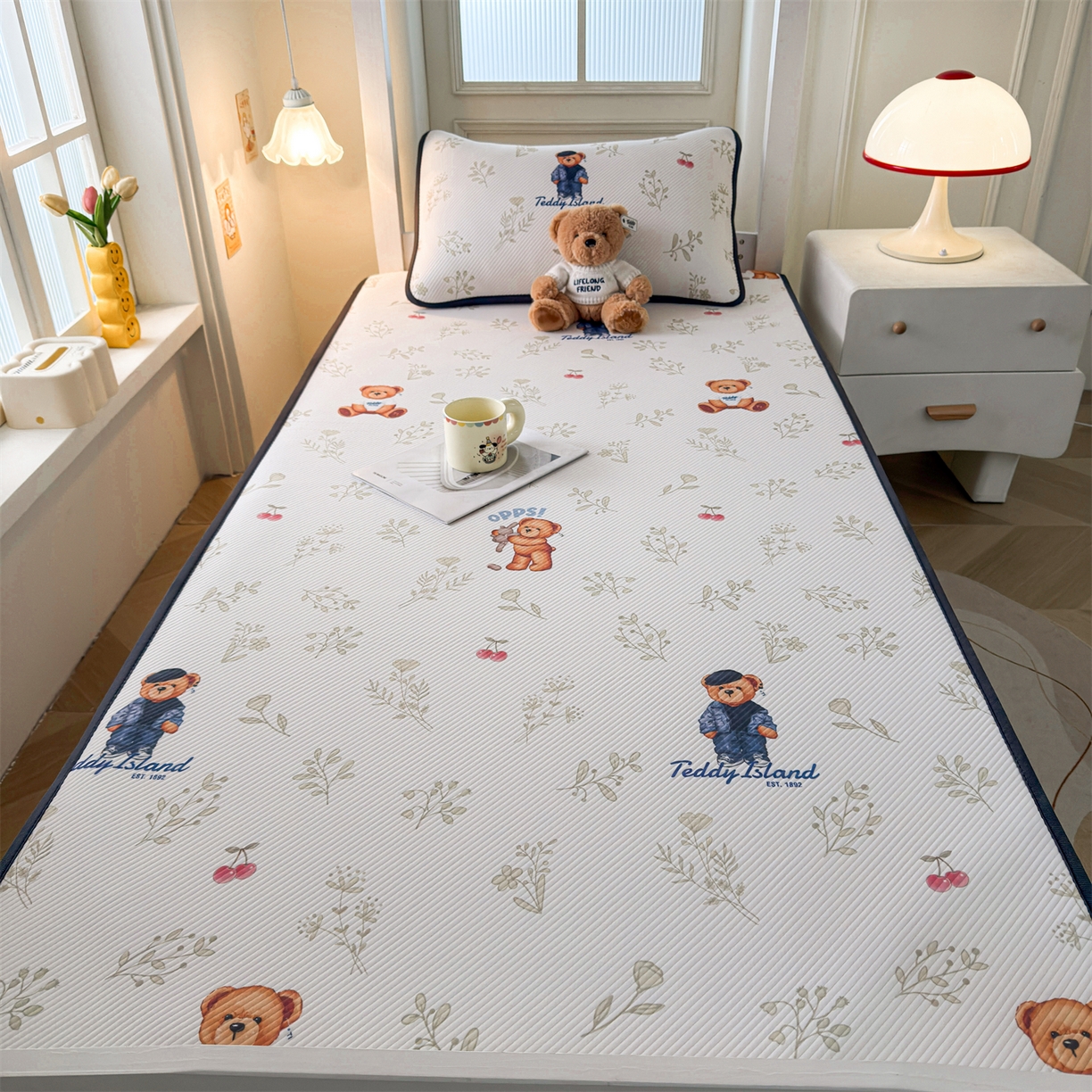 91家纺网 家纺一手货源 找家纺 源舍家纺 2026新款泰迪爱兰系列（正版授权）A类三明治复合印花斜纹豆豆软凉席学生床 泰迪樱桃