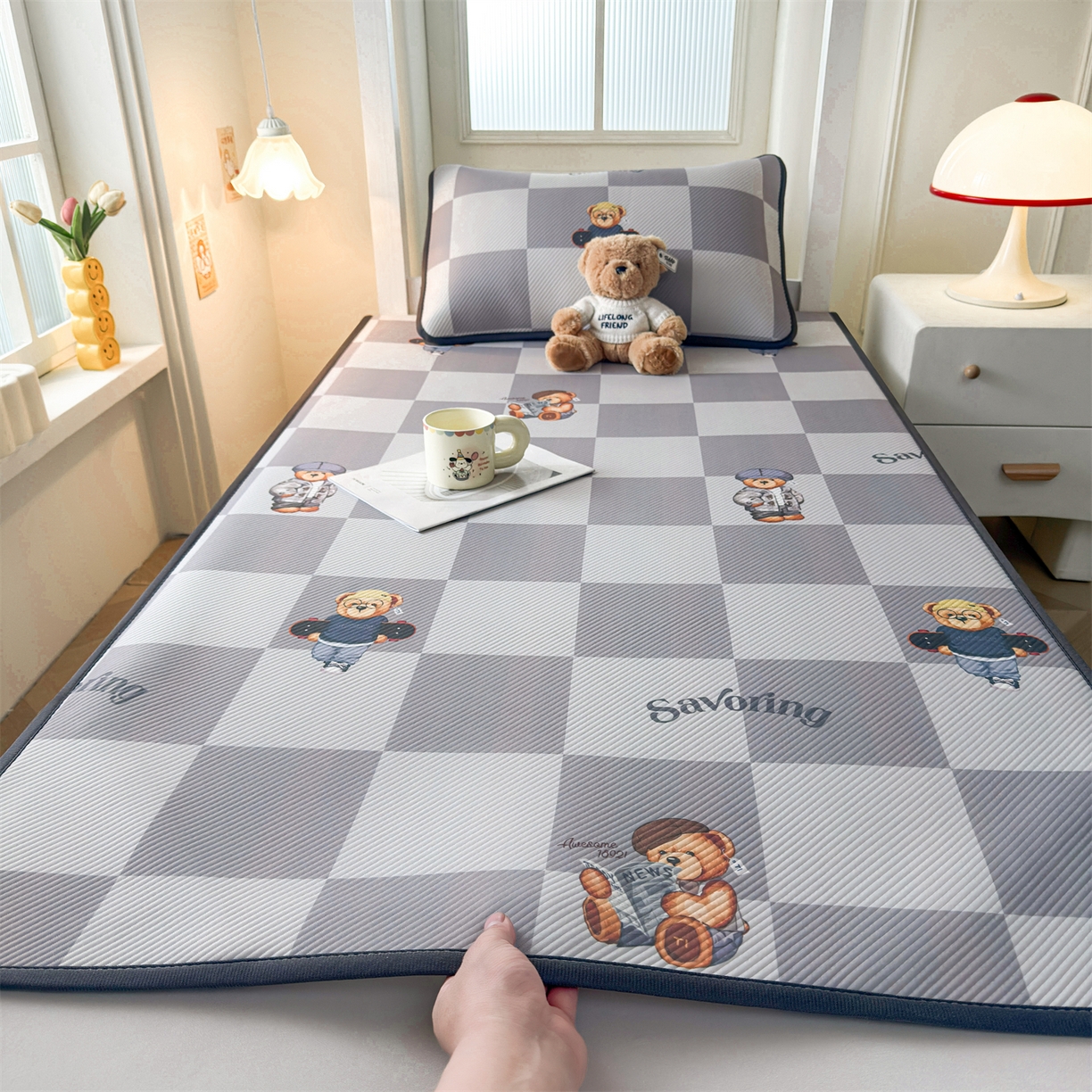 91家纺网 家纺一手货源 找家纺 源舍家纺 2026新款泰迪爱兰系列（正版授权）A类三明治复合印花斜纹豆豆软凉席学生床 泰迪灰格