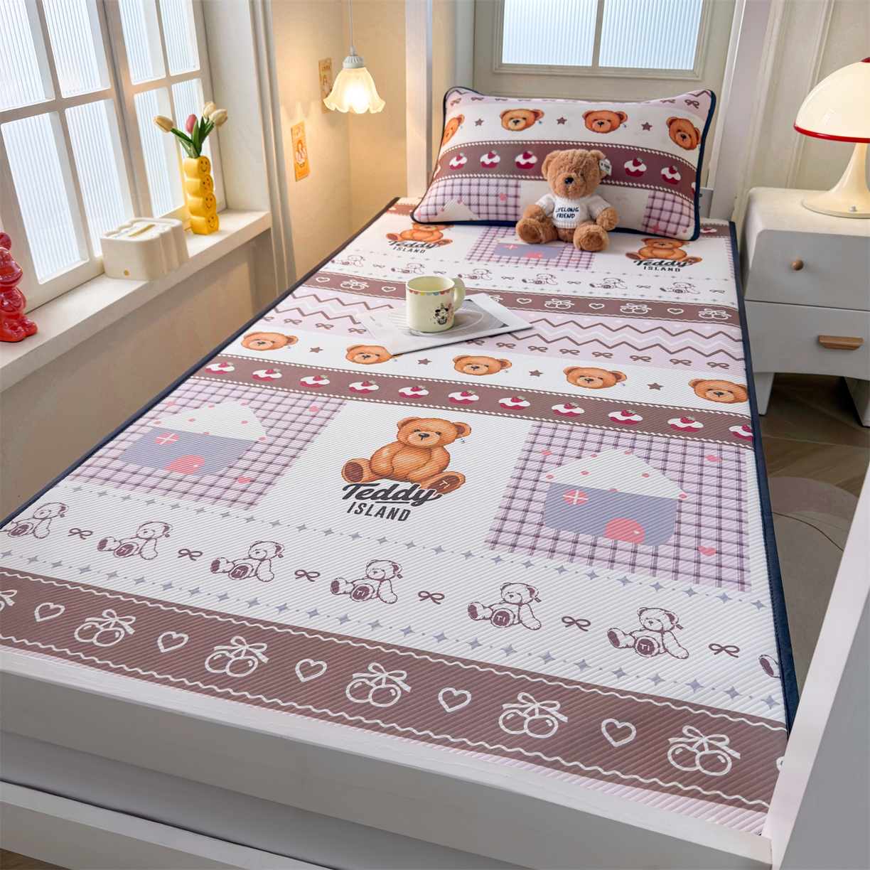 91家纺网 家纺一手货源 找家纺 源舍家纺 2026新款泰迪爱兰系列（正版授权）A类三明治复合印花斜纹豆豆软凉席学生床 泰迪甜点