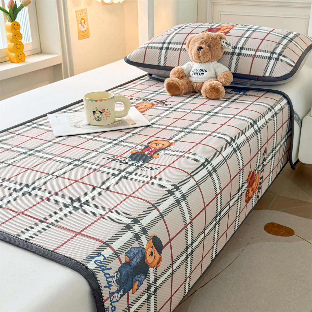 91家纺网 家纺一手货源 找家纺 源舍家纺 2026新款泰迪爱兰系列（正版授权）A类三明治复合印花斜纹豆豆软凉席学生床 泰迪英伦