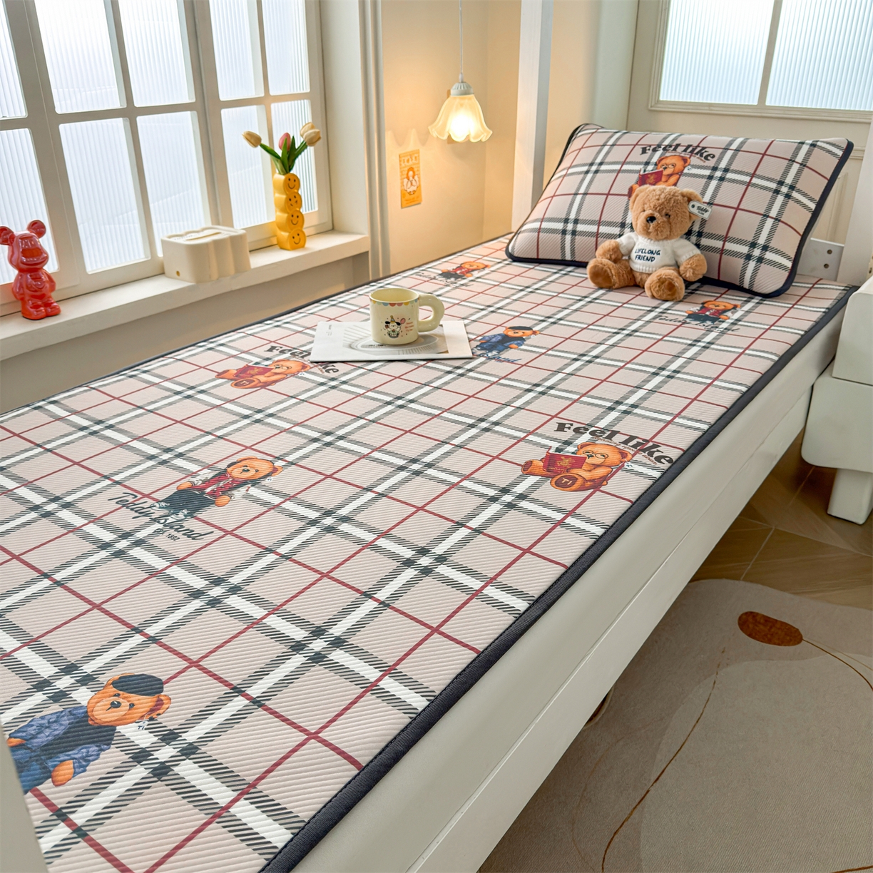 91家纺网 家纺一手货源 找家纺 源舍家纺 2026新款泰迪爱兰系列（正版授权）A类三明治复合印花斜纹豆豆软凉席学生床 泰迪英伦