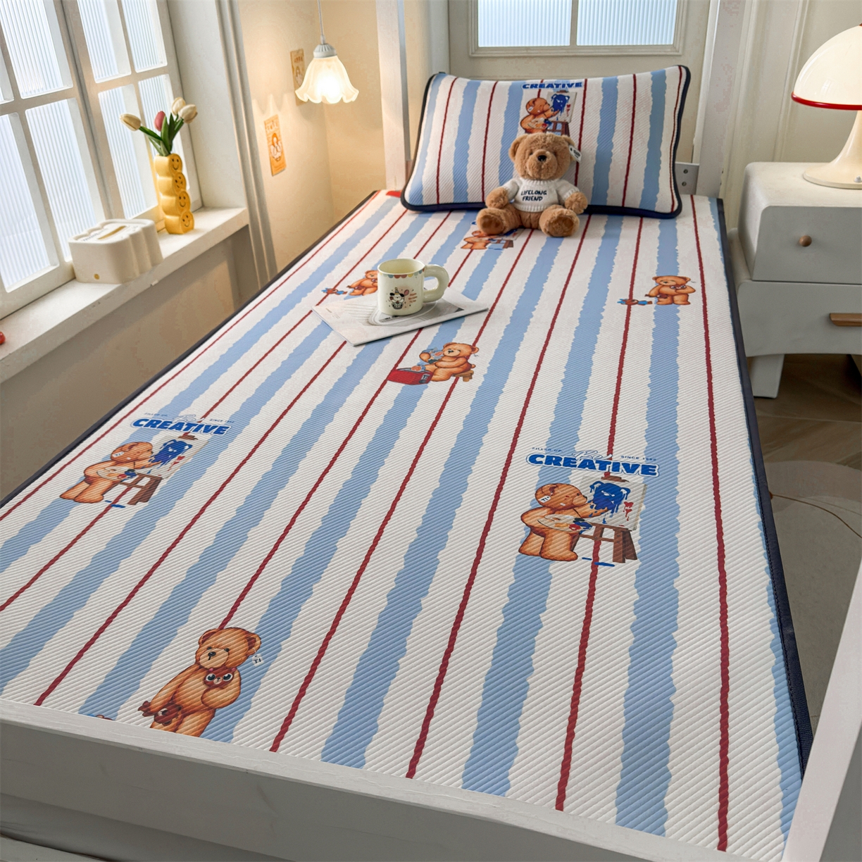 91家纺网 家纺一手货源 找家纺 源舍家纺 2026新款泰迪爱兰系列（正版授权）A类三明治复合印花斜纹豆豆软凉席学生床 泰迪条纹蓝