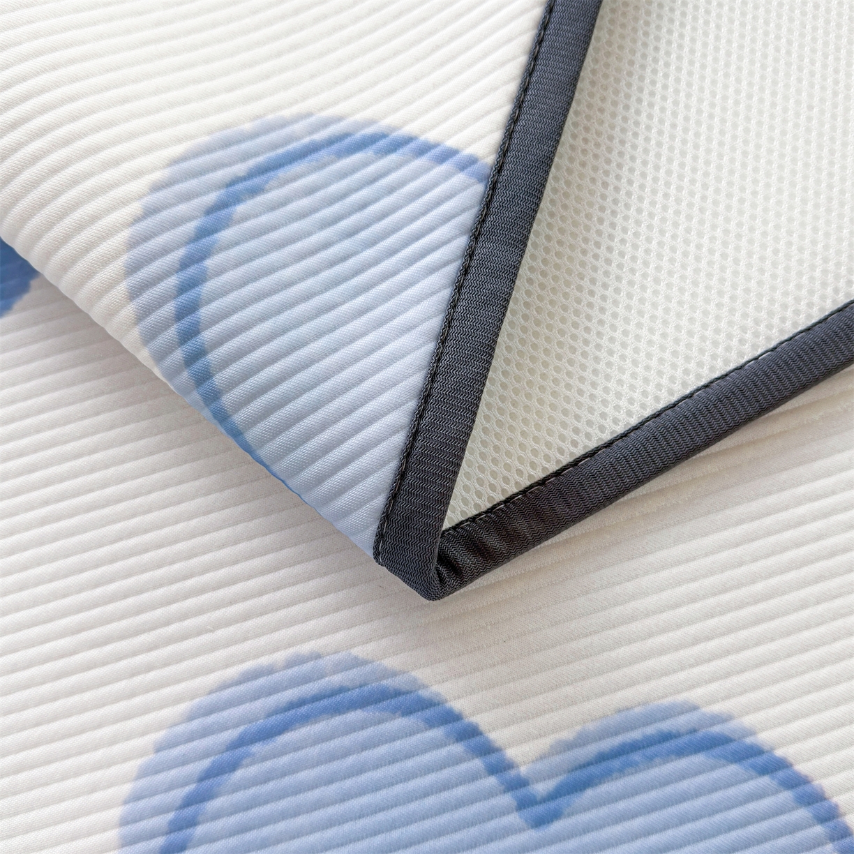 91家纺网 家纺一手货源 找家纺 源舍家纺 2026新款泰迪爱兰系列（正版授权）A类三明治复合印花斜纹豆豆软凉席学生床 泰迪蓝心